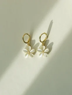 Dainty Flower Huggies