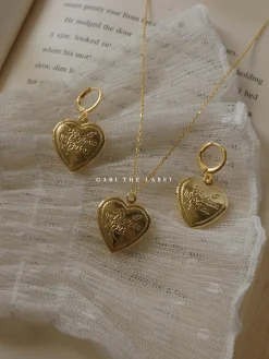 EMMA Locket Huggies