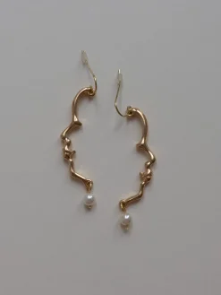 Face Earrings With Little Pearls