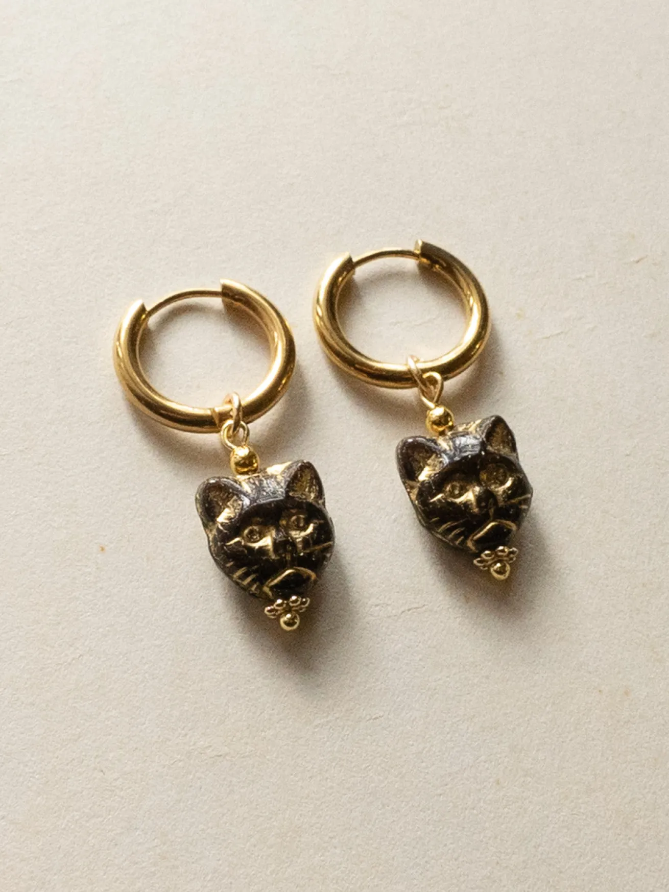 Glass Carved Cat Hoops - Black