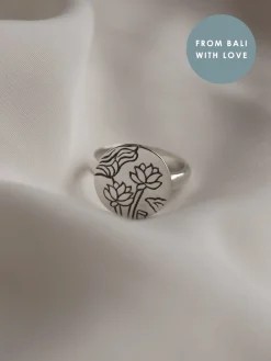 3 LOTUSES Pendant Ring // GABI EXCLUSIVE