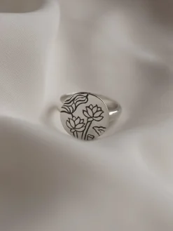 3 LOTUSES Pendant Ring // GABI EXCLUSIVE