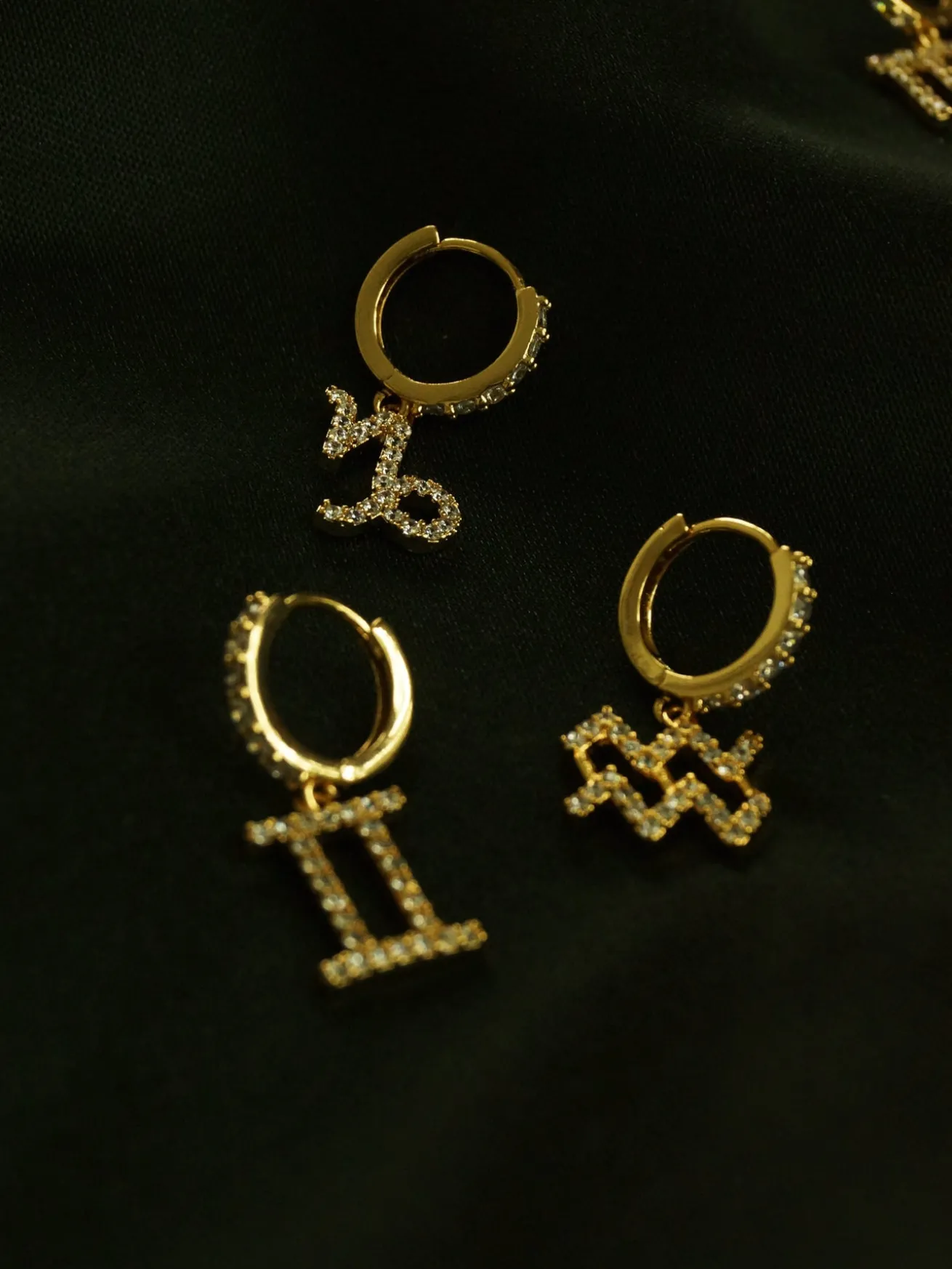 Pavé Sparkle Horoscope Huggies *18k Gold-plated