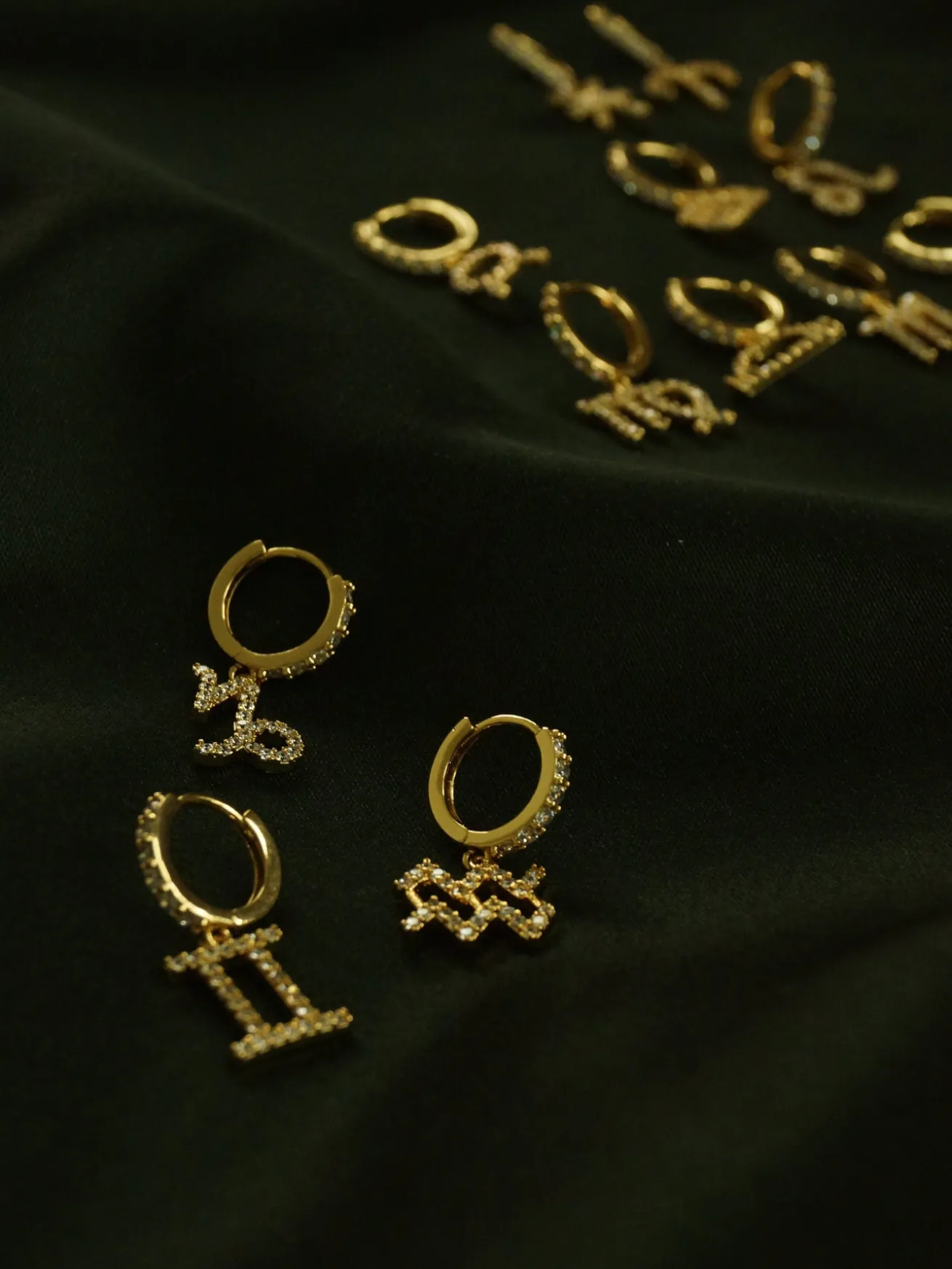 Pavé Sparkle Horoscope Huggies *18k Gold-plated
