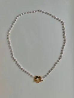 Pearl Necklace with Daisy Lock