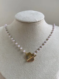 Pearl Necklace with Daisy Lock