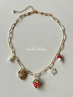 RED STRAWBERRY MILKSHAKE Gift Set